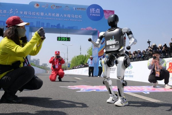 Humanoid robots complete 1st ever half-marathon in Beijing Humanoid robots complete 1st ever half-marathon in Beijing