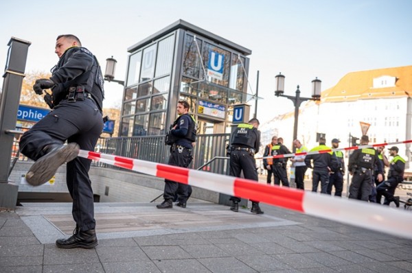 Berlin to introduce ban on knives and guns on public transport Berlin to introduce ban on knives and guns on public transport