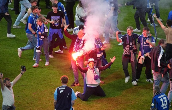 44 injured in Germany during SV Hamburg promotion celebrations 44 injured in Germany during SV Hamburg promotion celebrations