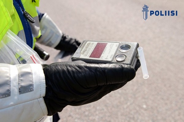 Police monitor use of intoxicants by youths in traffic Police monitor use of intoxicants by youths in traffic