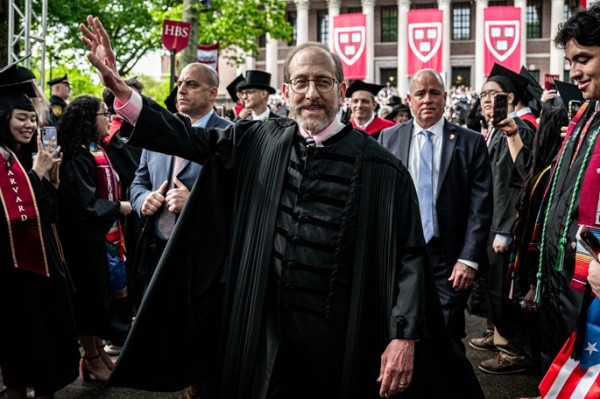 Harvard files lawsuit against Trump's ban on entry for foreign students Harvard files lawsuit against Trump's ban on entry for foreign students