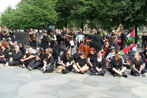 Demo in Helsinki paying tributes to slain children in Gaza Demo in Helsinki paying tributes to slain children in Gaza