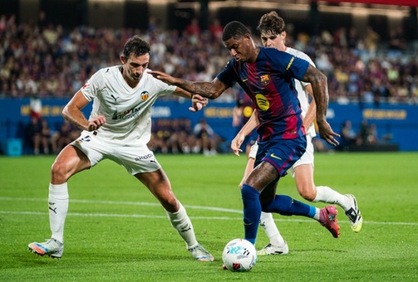 Barca hit Valencia for 6 Barca hit Valencia for 6