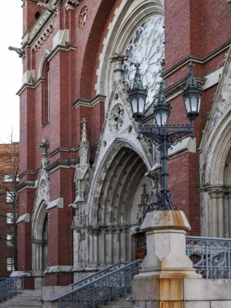 Heads up for Helsinki’s urban overstory: Lions and gargoyles and bears, oh my! Heads up for Helsinki’s urban overstory: Lions and gargoyles and bears, oh my!