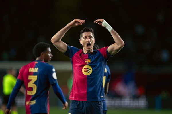Lewandowski's hamstring injury adds to Barca woes Lewandowski's hamstring injury adds to Barca woes