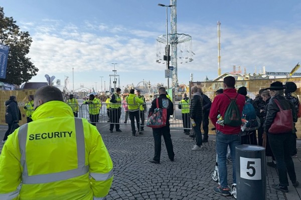 Explosions leave 2 dead in Munich, spark temporary closure of Oktoberfest Explosions leave 2 dead in Munich, spark temporary closure of Oktoberfest