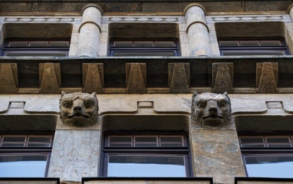 Heads up for Helsinki’s urban overstory: Lions and gargoyles and bears, oh my! Heads up for Helsinki’s urban overstory: Lions and gargoyles and bears, oh my!