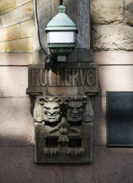 Heads up for Helsinki’s urban overstory: Lions and gargoyles and bears, oh my! Heads up for Helsinki’s urban overstory: Lions and gargoyles and bears, oh my!
