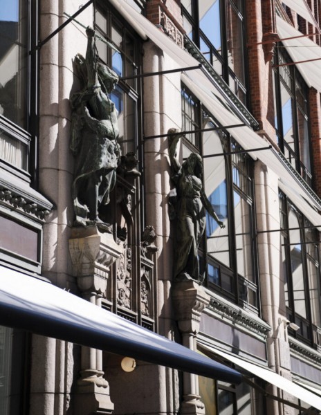 Heads up for Helsinki’s urban overstory: Lions and gargoyles and bears, oh my! Heads up for Helsinki’s urban overstory: Lions and gargoyles and bears, oh my!