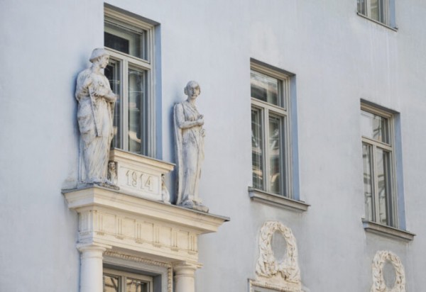 Heads up for Helsinki’s urban overstory: Lions and gargoyles and bears, oh my! Heads up for Helsinki’s urban overstory: Lions and gargoyles and bears, oh my!