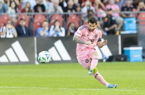 Messi powers Miami past struggling Atlanta Messi powers Miami past struggling Atlanta