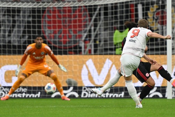 Bayern beat Frankfurt 3-0, Dortmund drop points against Leipzig Bayern beat Frankfurt 3-0, Dortmund drop points against Leipzig