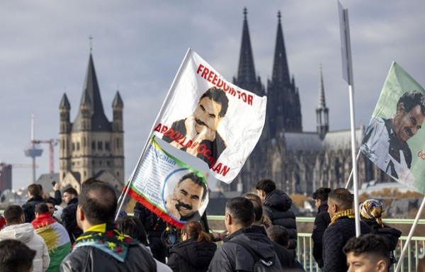 Thousands of Kurds rally for release of PKK leader Öcalan Thousands of Kurds rally for release of PKK leader Öcalan