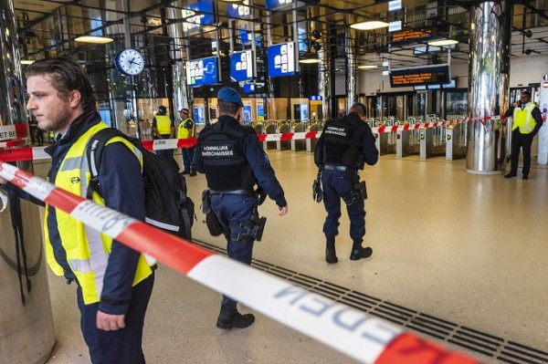 Netherlands extends border controls for 6 months to curb irregular migration Netherlands extends border controls for 6 months to curb irregular migration