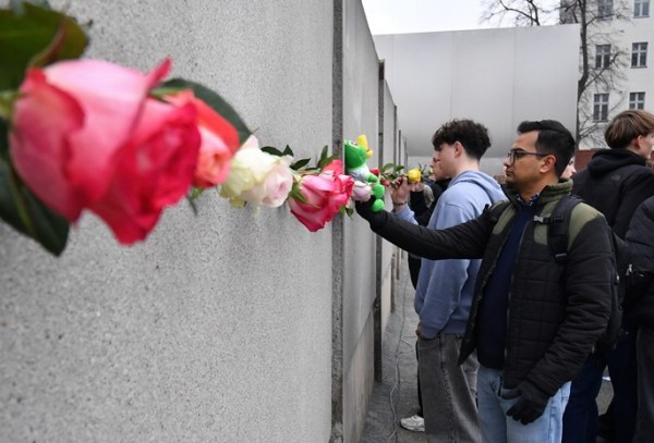 Berlin commemorates 36th year of fall of Berlin Wall Berlin commemorates 36th year of fall of Berlin Wall