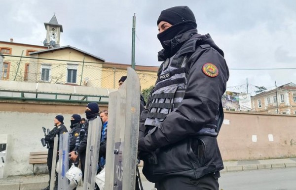 Turkish police intercept 44 migrants in Italy-bound container Turkish police intercept 44 migrants in Italy-bound container