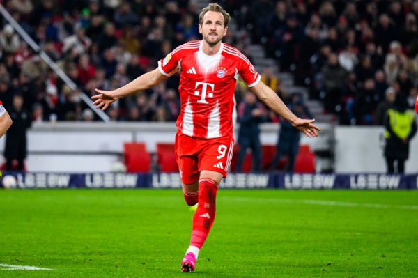 Kane's hat-trick brings easy win for Bayern win, Augsburg shock Leverkusen Kane's hat-trick brings easy win for Bayern win, Augsburg shock Leverkusen