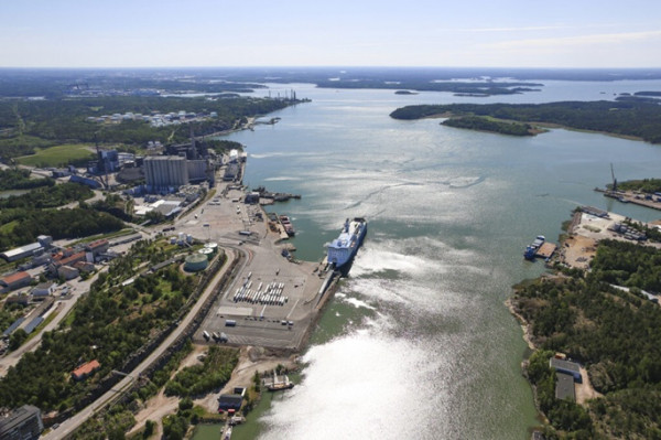 Youth dies after falling from Finncanopus cruise ship in Naantali Youth dies after falling from Finncanopus cruise ship in Naantali