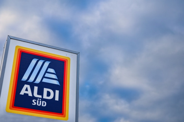 Retail giant Aldi to cut hundreds of jobs in Germany Retail giant Aldi to cut hundreds of jobs in Germany