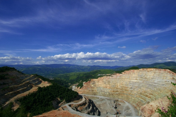 200 feared killed in coltan mine collapse in DR Congo 200 feared killed in coltan mine collapse in DR Congo