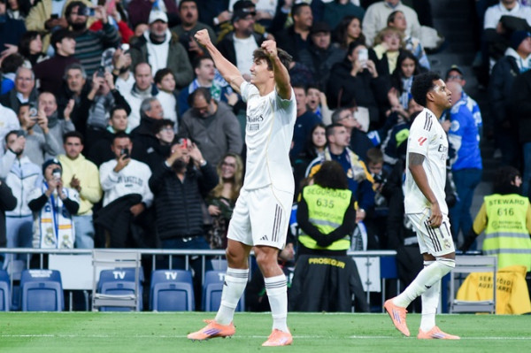 Real Madrid cruise, Atletico lose ground in La Liga title race Real Madrid cruise, Atletico lose ground in La Liga title race