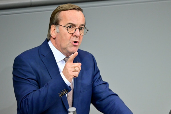 German defence minister urges troops to make expansion a success German defence minister urges troops to make expansion a success