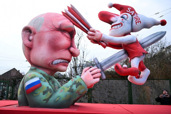 German Carnival parades heap satire on Putin, Trump, domestic leaders German Carnival parades heap satire on Putin, Trump, domestic leaders