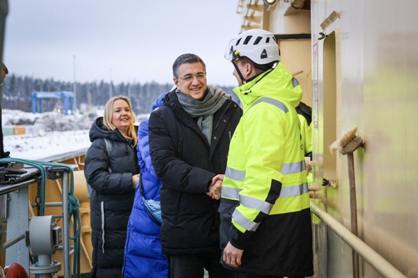 Ranne, Tzitzikóstas witness icebreaking in Gulf of Finland Ranne, Tzitzikóstas witness icebreaking in Gulf of Finland
