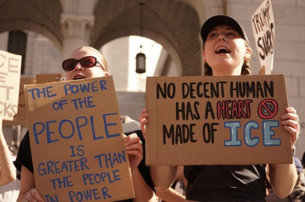 Students in Los Angeles join protests against ICE Students in Los Angeles join protests against ICE