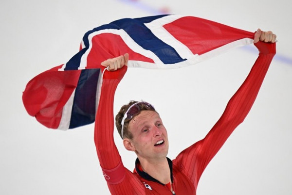 Norway's Eitrem, Wiklund win speed skating world all-round titles Norway's Eitrem, Wiklund win speed skating world all-round titles
