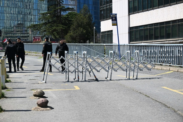 1 attacker killed, 4 wounded in shootout near Israeli consulate in Istanbul 1 attacker killed, 4 wounded in shootout near Israeli consulate in Istanbul